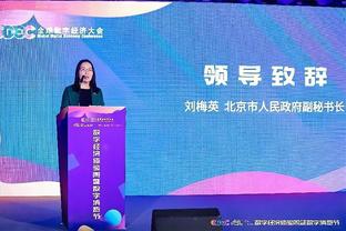 记者：拉波尔塔赛后前往更衣室与球队会面，巴萨称这是例行会议